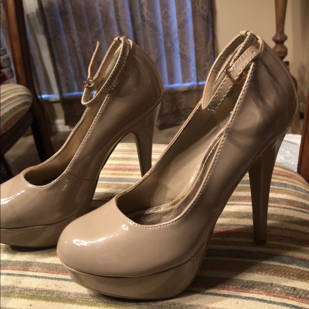 Nude heels size 8